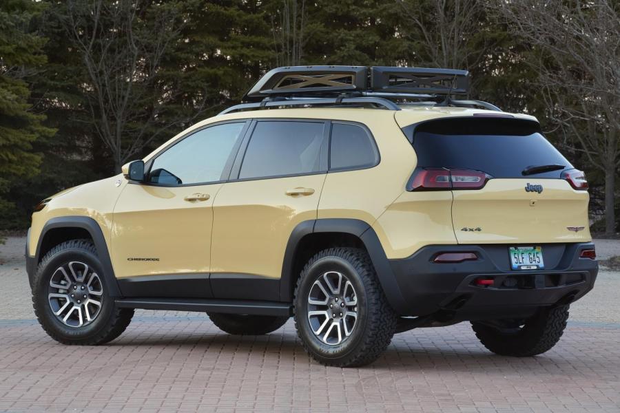  Jeep Cherokee Adventurer Concept 2014 года  (фото 2 из 8)